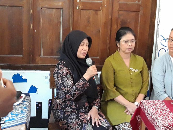 kepala sekolah smp negeri 1 turi tutik nurdiana