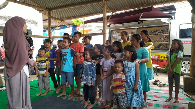 fachrul alamsyah gandeng preman kampung berbagi ilmu