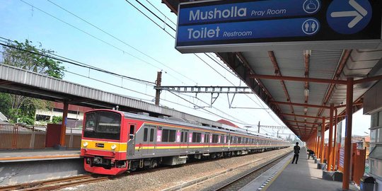 Rel Terendam Banjir, Perjalanan KRL Hanya Sampai Manggarai dan Pasar Senen