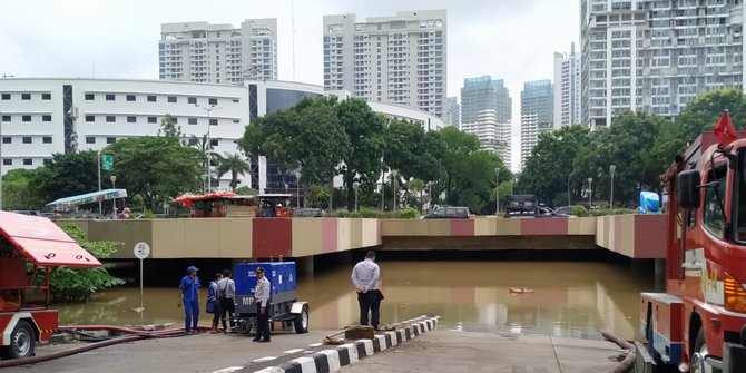 Paling Parah, Banjir Underpass Kemayoran Capai 7 Meter