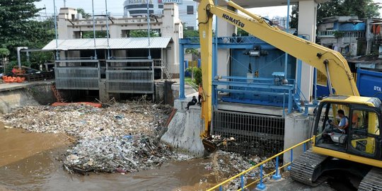 Hujan Deras, Empat Pintu Air di Jakarta Siaga 1