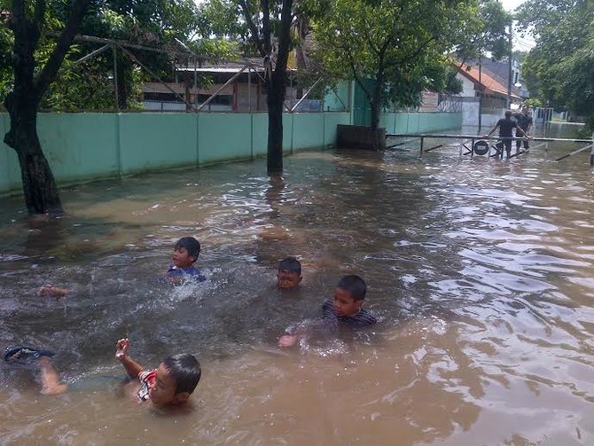 dua sekolah banjir