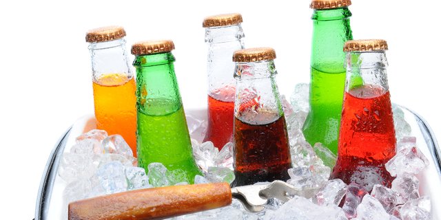 Perbedaan minuman berkarbonasi dengan bersoda terletak pada kandungannya.