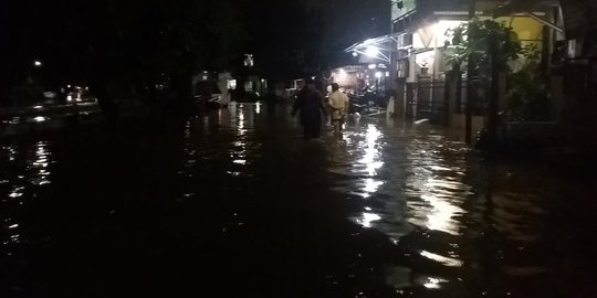 Diguyur Hujan Semalaman, Beberapa Titik di Bekasi Terendam Banjir