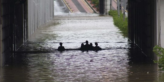 Ratusan Video Banjir Tayang di Medsos, Lengkapi Keterangan untuk Cegah Hoaks