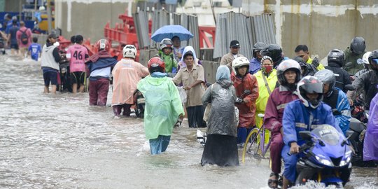 Dampak Banjir, Ratusan Gardu Listrik Dipadamkan PLN IUD Jabar