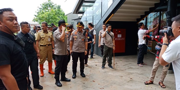 Image result for Warga Terdampak Banjir Demo AEON JGC, Satu Orang Ditangkap