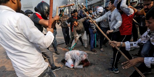 Bentrokan Berdarah Pendukung dan Penentang UU Kewarganegaraan India