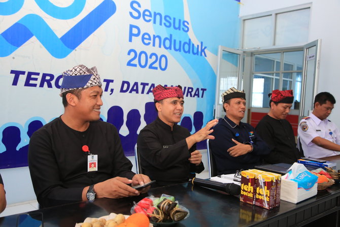 bupati anas saat meninjau sekretariat sp 2020 di kantor badan pusat statistik banyuwangi