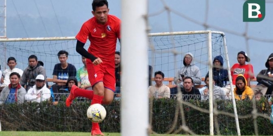 Gelandang Arema Beberkan Rahasia Latihan Tendangan Kerasnya