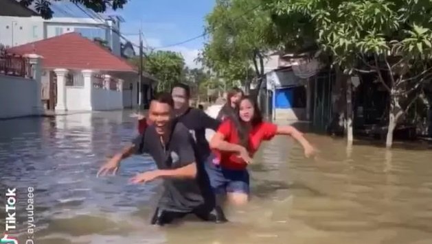 aktivitas unik di kala banjir