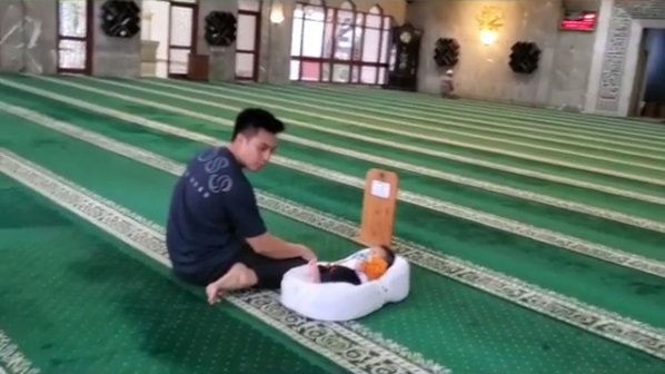 baim ajak kiano ke masjid