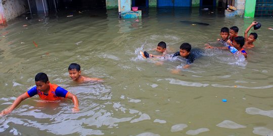 Gardu Distribusi PLN Kembali Menyala di Lokasi Terdampak Banjir Tangerang