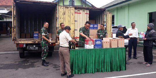 Dua Truk Pembawa 3.243 Botol Miras di Garut Ditangkap TNI