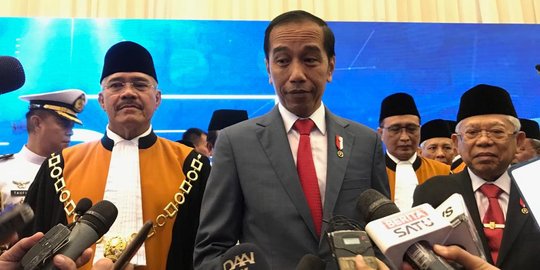 Jokowi Bantah Buzzer-nya: Sampai Detik Ini Belum Berpikir Reshuffle