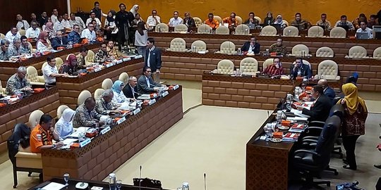 Anies & Ridwan Kamil Tak Hadiri Rapat Bahas Banjir, Anggota DPR Meradang