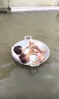 viral video bayi naik perahu penggorengan