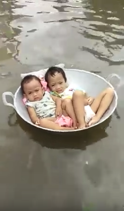 viral video bayi naik perahu penggorengan