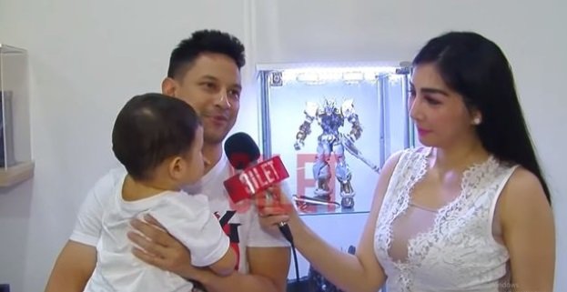 rumah sederhana lucky perdana dipenuhi koleksi robot gundam