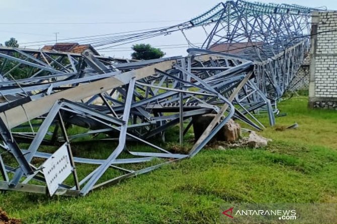 tower roboh rembang