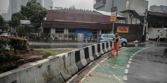 Sedang Menyapu Jalan, PPSU Dibegal, HP Raib & Pinggang Kena Sabet Celurit