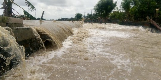 Tanggul Sungai Citarum Jebol, Ratusan Rumah di Muara Gembong Bekasi Kebanjiran