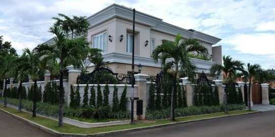 10 Rumah Artis Papan Atas yang Mirip Istana, Mewah Banget