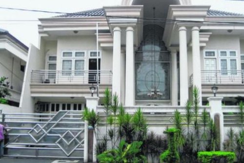 10 rumah artis papan atas