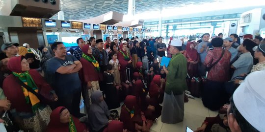 Arab Saudi Larang Umrah, Ribuan Jemaah Menumpuk di Bandara Soekarno Hatta