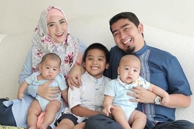 putra april jasmine dan ustaz solmed