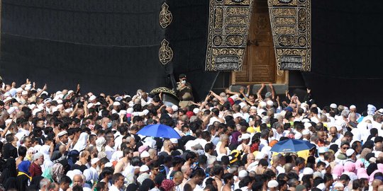 Suasana Masjidil Haram Usai Penghentian Sementara Ibadah Umroh