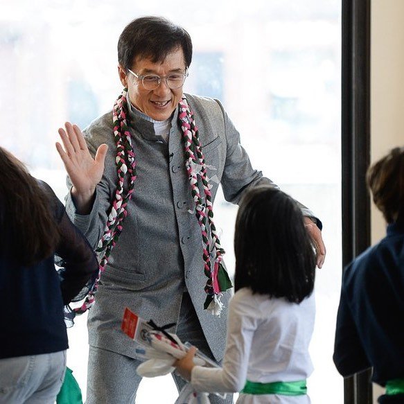 jackie chan dirumorkan terkena virus corona