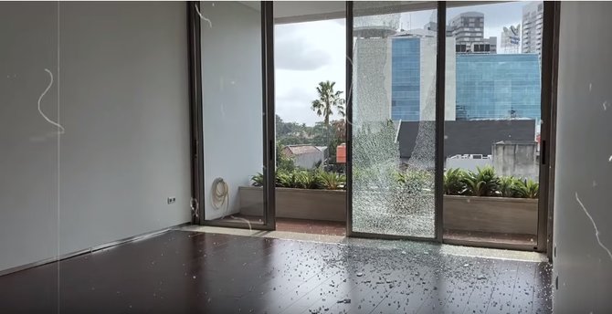 rumah dewi perssik diteror
