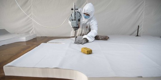 Intip Pembuatan Hazmat Siut, Baju Antivirus Corona di China