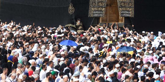 Arab Saudi Akan Alami Kerugian Ekonomi Bila Larangan Umrah Terlalu Lama