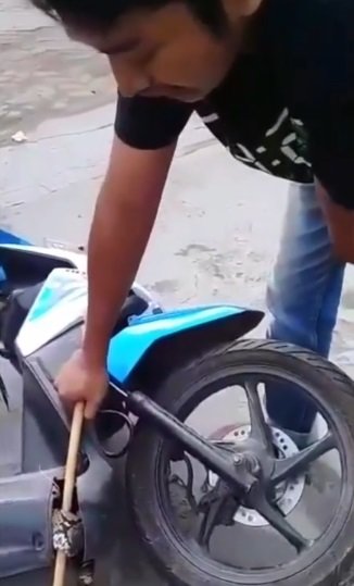 ular di dalam kap motor