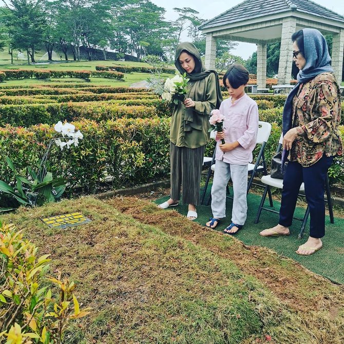 bcl ziarah ke makam ashraf sinclair