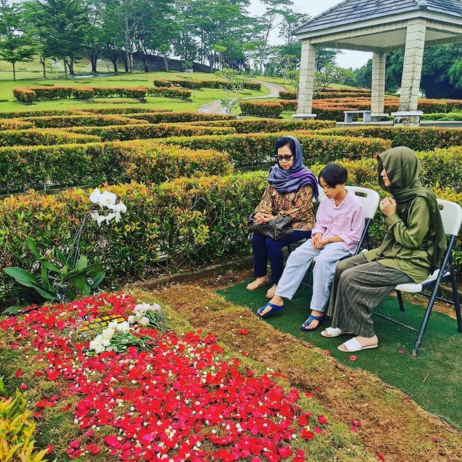 bcl ziarah ke makam ashraf sinclair