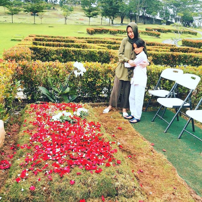 bcl ziarah ke makam ashraf sinclair