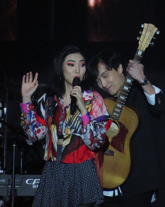 isyana sarasvati dan rayhan maditra at java jazz festival 2020
