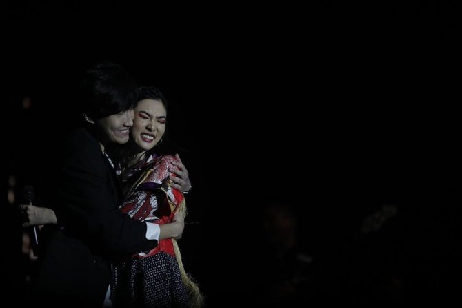 isyana sarasvati dan rayhan maditra at java jazz festival 2020