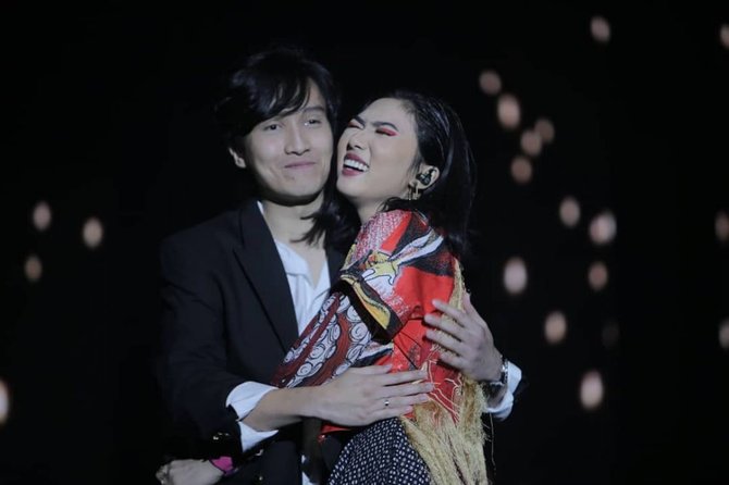 isyana sarasvati dan rayhan maditra at java jazz festival 2020