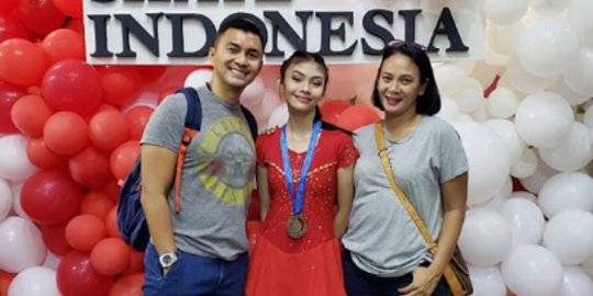 7 Potret Cantik Sasikirana, Putri Anjasmara yang Tekuni Olahraga Ice Skating