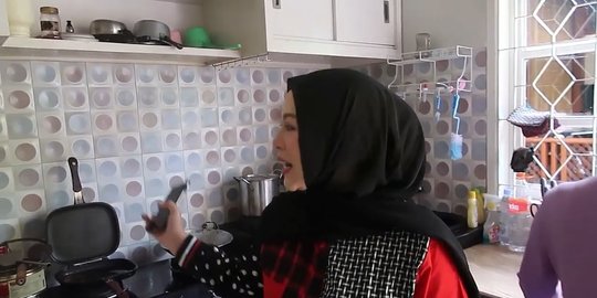 13 potret rumah istri denny cagur di garut, mewah dan ada kebun untuk bercocok tanam