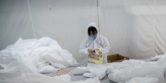 Cerita Lengkap Asal Mula Munculnya Virus Corona Di Indonesia Merdeka Com