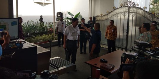 Luhut Dan Ida Dicek Suhu Tubuh Saat Masuk Istana Tjahjo Merasa Yakin Sehat Merdeka Com