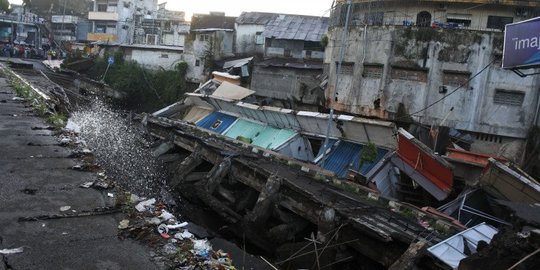 7 Fakta Amblesnya Jalan Nasional di Jember, Ditetapkan Status Tanggap Darurat Bencana