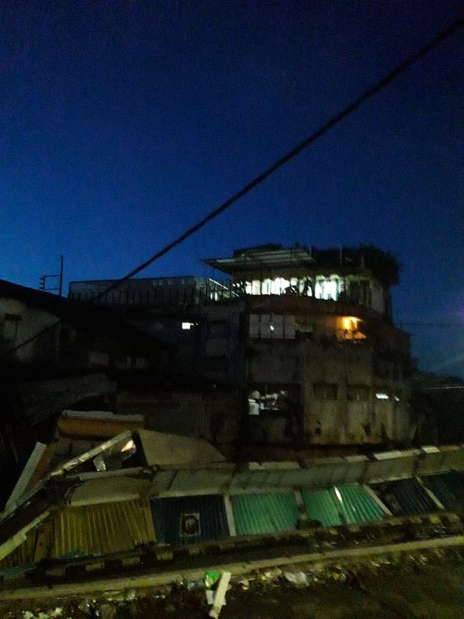 puluhan ruko di jember ambruk