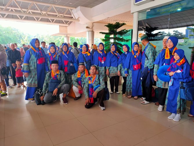rombongan jemaah batal umrah karena virus corona