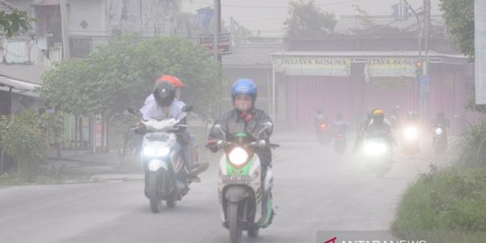 6 Potret Wilayah di Jawa Tengah Saat Diguyur Hujan Abu, Mencekam Seperti Kota Mati